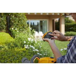 Dzīvžogu šķēres Stiga SHT 100 AE akumulators un lādētājs