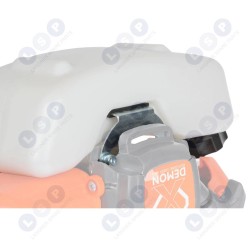 Pilnībā aprīkota degvielas tvertne benzīna krūmgriezim, tvertnes pamatne ()